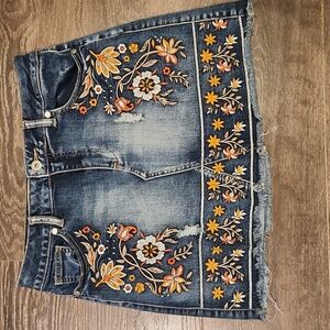 ❤️ ALTAR'D STATE EMBROIDERED MINI JEAN SKIRT, SMALL